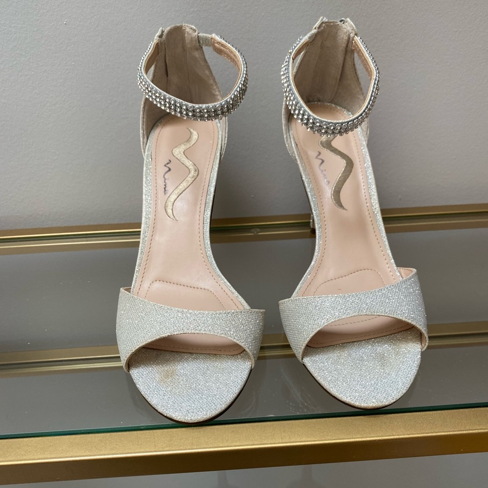 Nina Silver Bliss Heeled Sandals Size 8.5